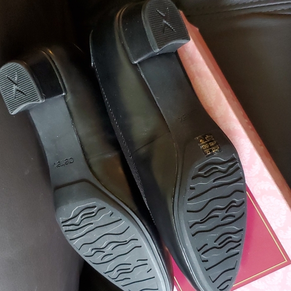 NWT Aetrex Leather Classic Low Pump 10W, Black - Picture 7 of 16